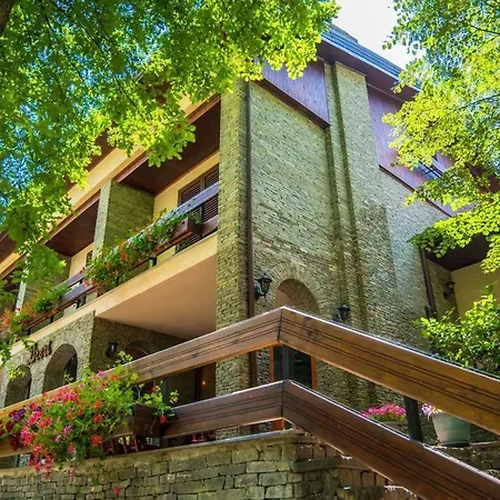 Restaurant Dreri Szálloda Tirana